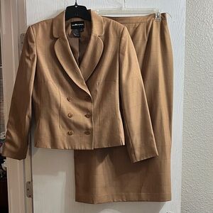 Sag Harbor Women's Camel Blazer and Skirt Set Size 16